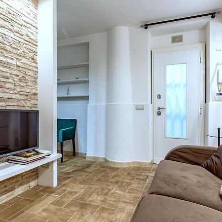 Lovely Apartment Ground Floor Colosseo Wi-Fi Ac Roma Eksteriør bilde